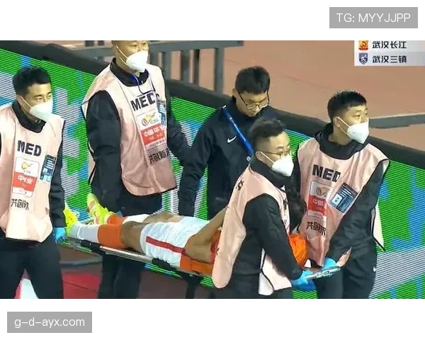 担架入场规则:什么情况下医疗人员能进场?裁判如何判罚? 担架入场规则:什么情况下医疗人员能进场?裁判如何判罚?